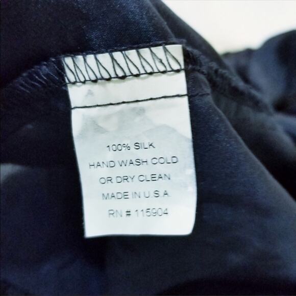 Revolve Sunner 100% Silk Navy Sleeveless Blouse - Picture 4 of 6